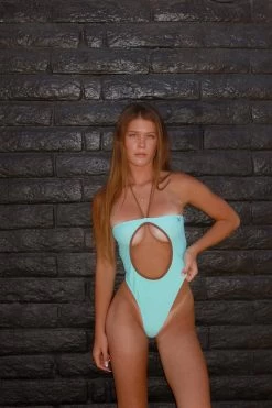 Ice Cocoa Contrast Hook One Piece -Boutine La image 443effcf b5ca 4d7c 81b5 c3f5214fedef